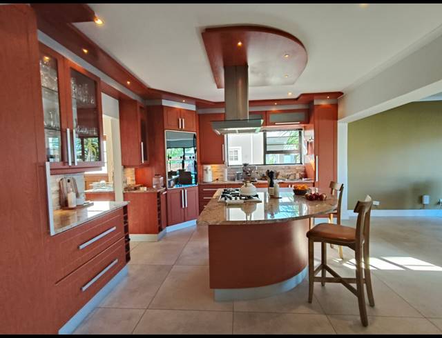 5 BEDROOM HOUSE FOR SALE IN MARINA MARTINIQUE